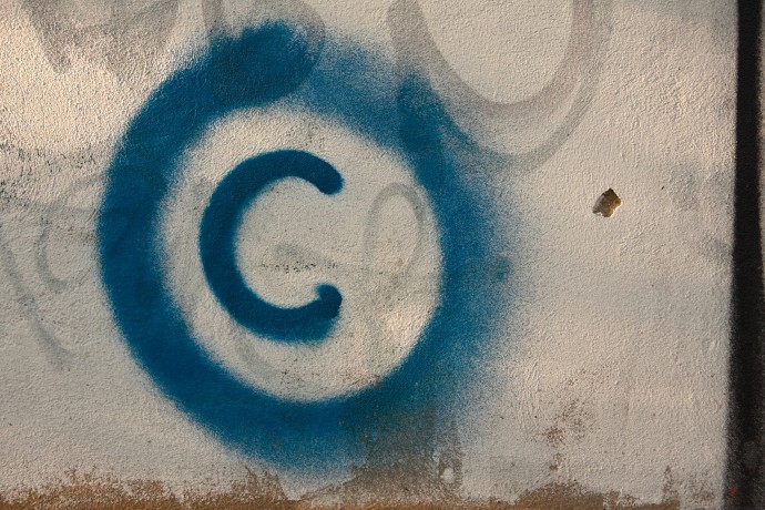 copyright-sign-graffiti-1422515-o-690x460